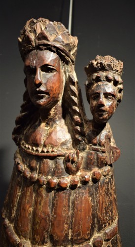 Vierge à l'Enfant, sculpture en bois Hispanique Médiévale - Romano Ischia